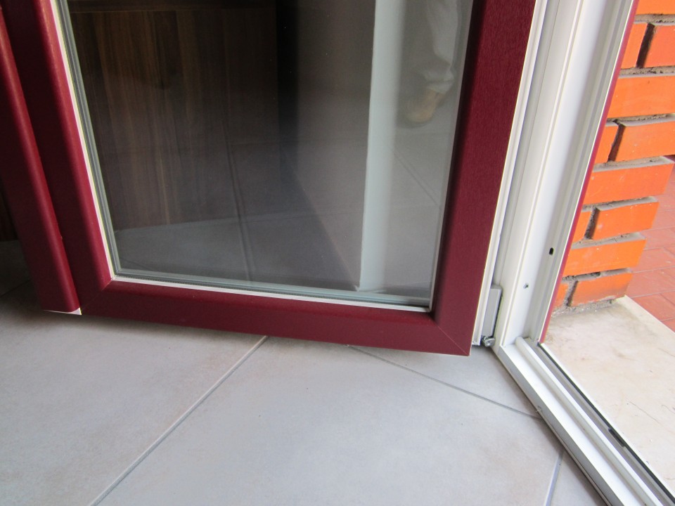 Portafinestra in PVC bicolore (bianco/rosso)