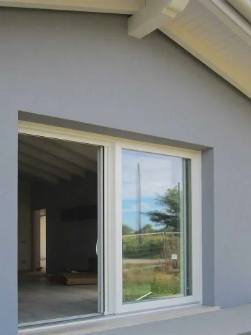 Portafinestra alzante-scorrevole in PVC bianco