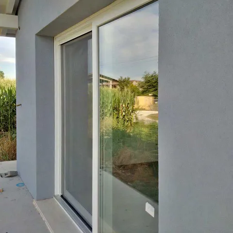 Portafinestra alzante-scorrevole in PVC bianco