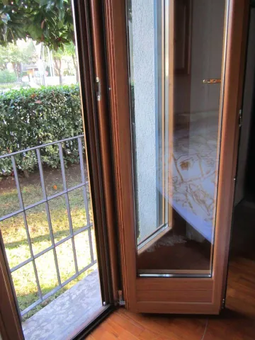Portefinestra in legno-alluminio a 3 battenti (lato interno)