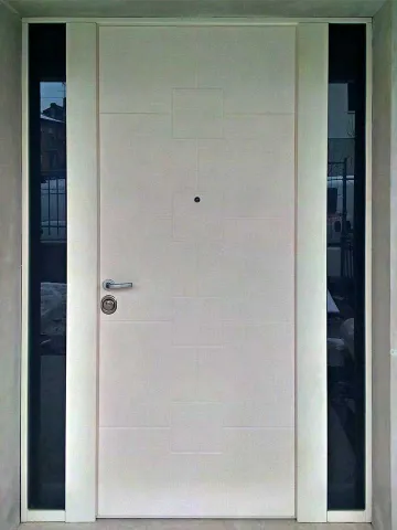 Portoncino d'ingresso blindato con vetri laterali