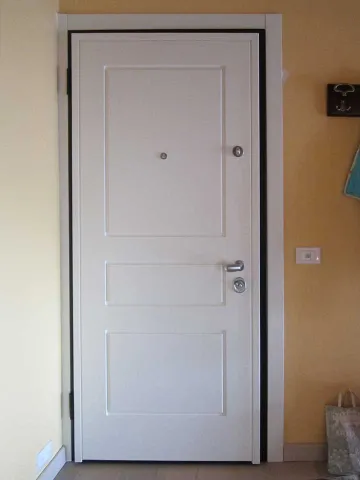 Portoncino d'ingresso blindato da pianerottolo (lato interno)