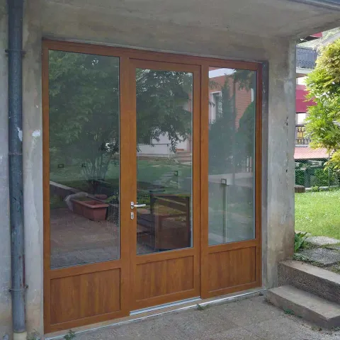 Portoncino in PVC effetto legno con vetro trasparente
