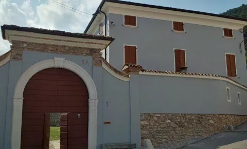 Persiane in alluminio effetto legno a lamella orientabile