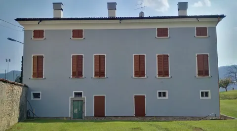 Persiane in alluminio effetto legno a lamella orientabile