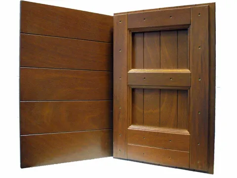 Scuri in legno laccati a doghe
