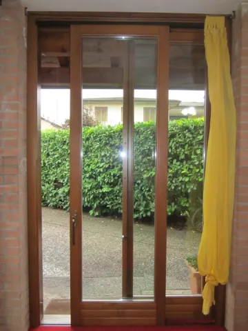 Alzante-scorrevole in pino lamellare - aperto