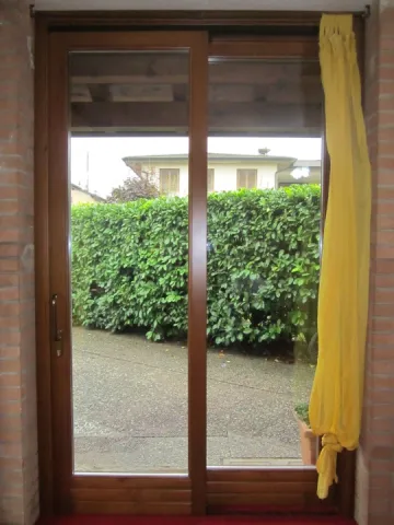 Alzante-scorrevole in pino lamellare - chiuso