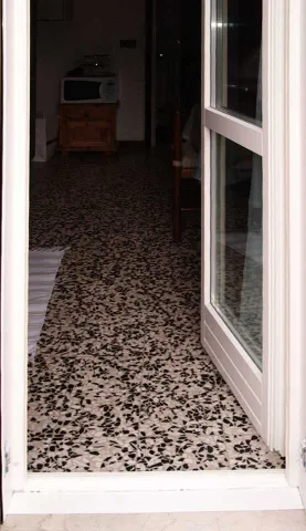 Portafinestra in legno lamellare laccato bianco