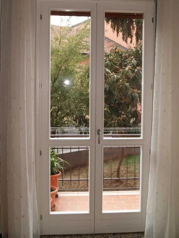 Portafinestra in legno lamellare laccato bianco