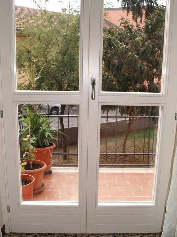 Portafinestra in legno lamellare laccato bianco