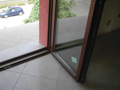 Portoncino in legno (particolare)