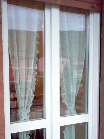 Portafinestra in legno lamellare laccato bianco