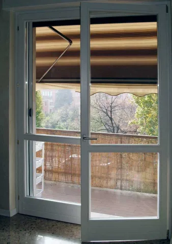 Portafinestra in legno lamellare laccato bianco