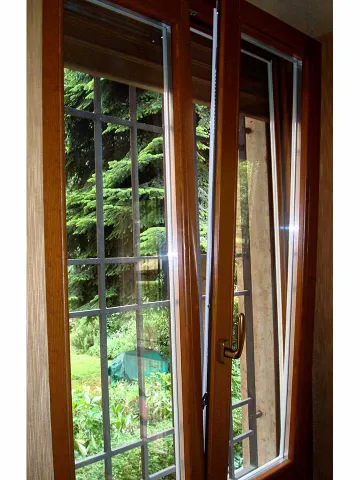 Finestra in legno lamellare bi-colore