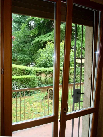 Portefinestra in legno lamellare bi-colore