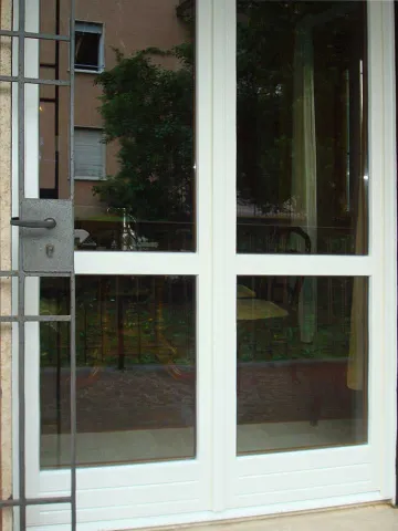 Portefinestra in legno lamellare bi-colore