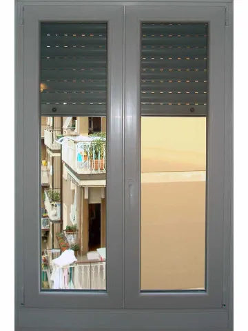Finestra in PVC bianco "Kommerling Eurofutur" con tapparella avvolgibile