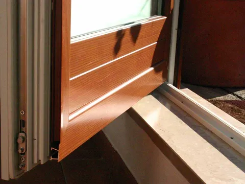 Portoncino d'ingresso in legno (particolare)