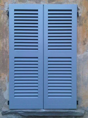 Persiane in legno di abete lamellare (dopo sostituzione)