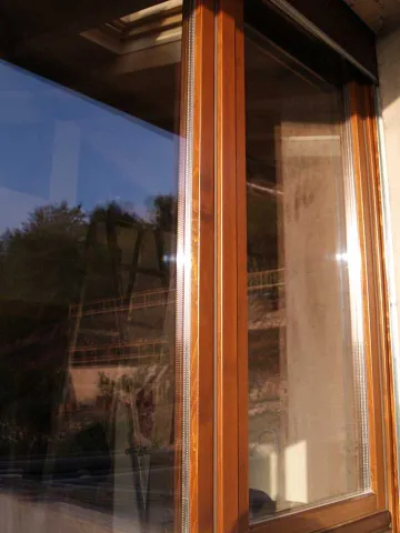 Portafinestra scorrevole in legno (particolare)