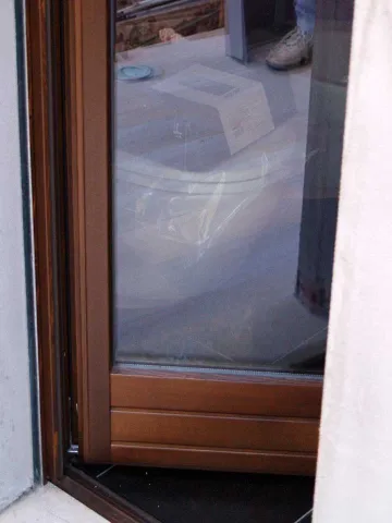 Portafinestra scorrevole in legno (particolare)