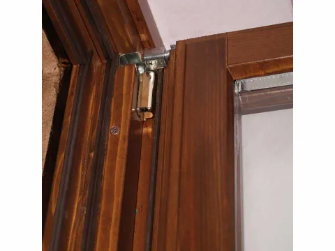 Portefinestre in legno lamellare (particolare)