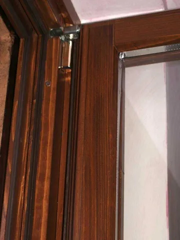 Portefinestre in legno lamellare (particolare)