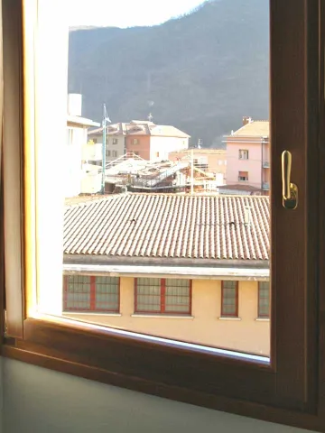Finestra in legno lamellare