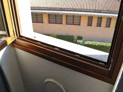 Finestra in legno lamellare