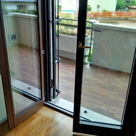 Serramenti in legno-alluminio in quartiere Casazza (Brescia)