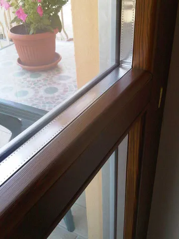 Portafinestra in legno-alluminio (particolare)