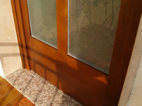 Portoncino d'ingresso in legno massello