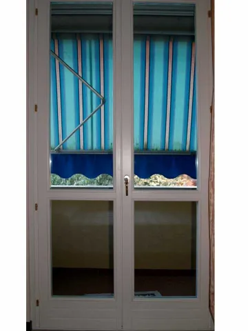 Portefinestre in legno lamellare laccate bianche