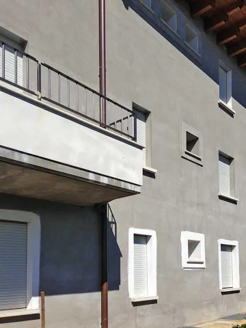 Resa esterna del controtelaio con cassonetto coinbentato